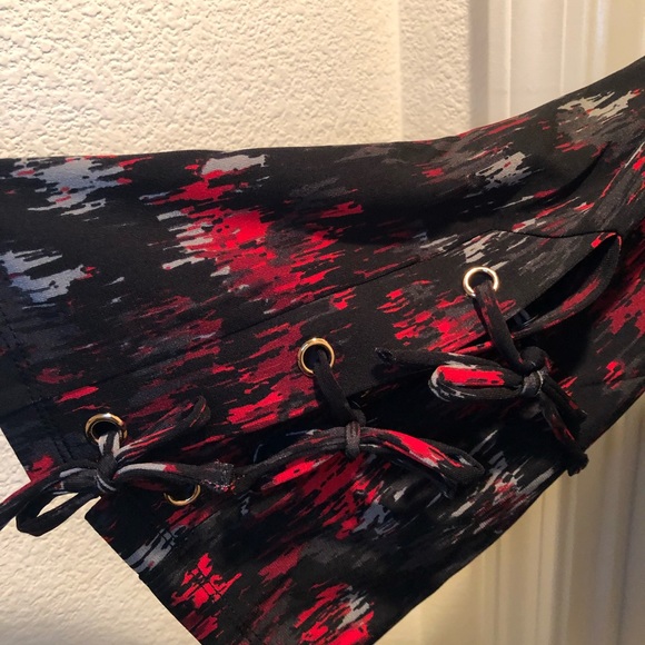 Black, red, and gray long tunic. - Picture 5 of 5